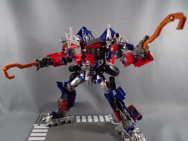 MB 11 Optimus Prime Takara Movie The Best In Hand Images  (10 of 17)